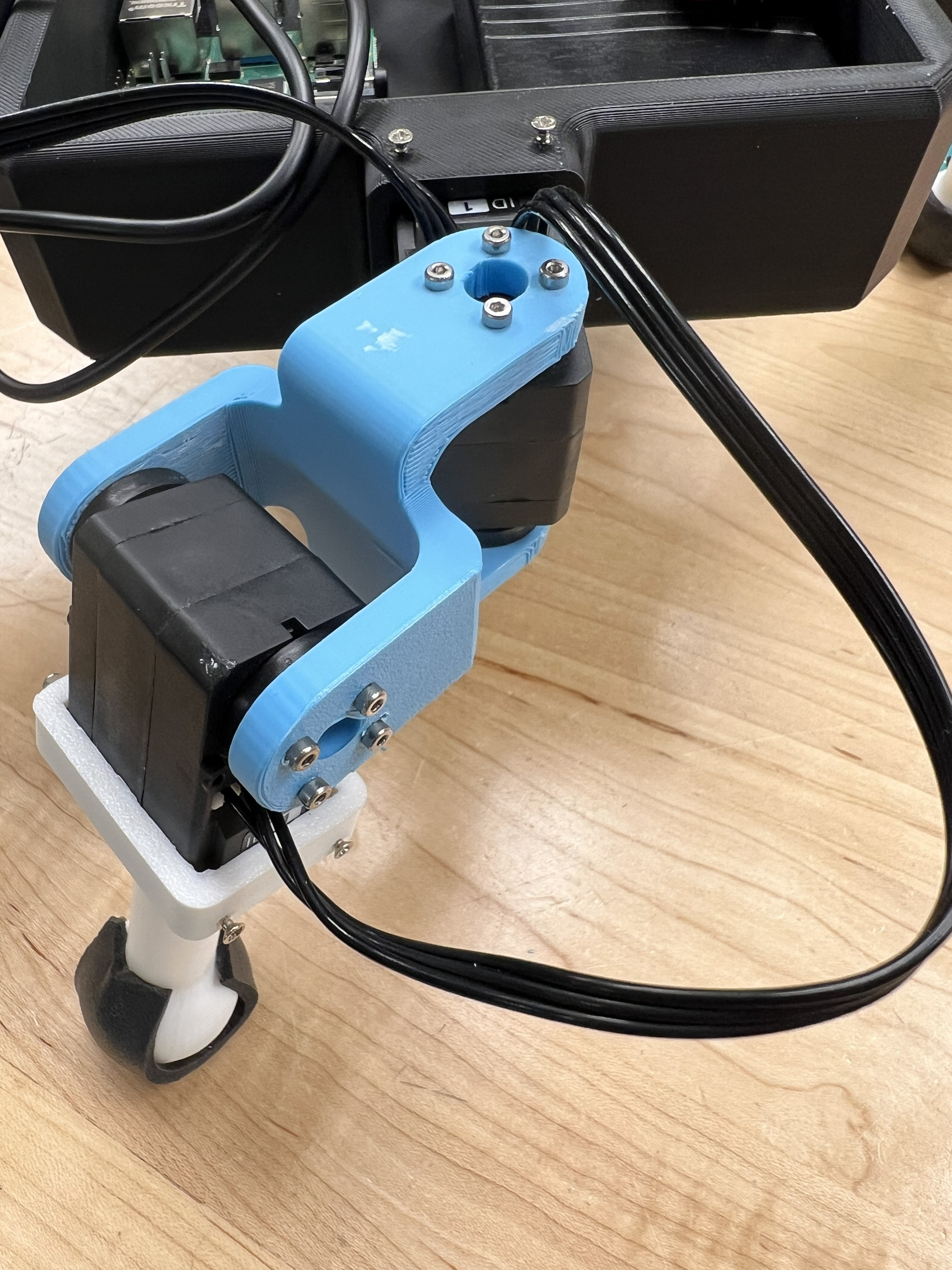 Leg assembly with cable routing